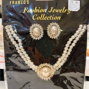 Pearl and Gold Jewelry Set‎